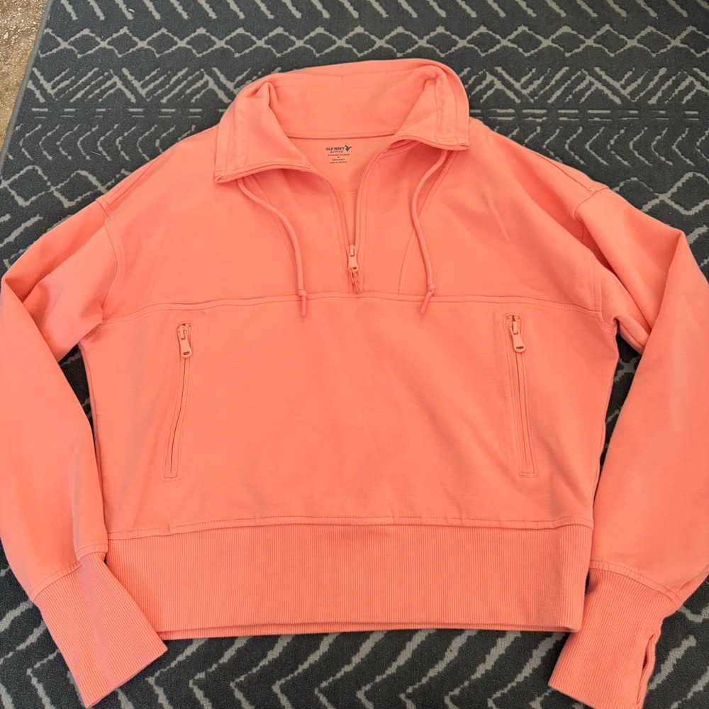 SOLD Old navy cropped activewear zip up